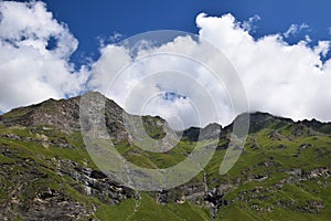 Panorama delle Alpi, Montagna con Cielo Blu e Nuvole Bianche photo