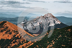 Malá Fatra. Horská krajina. Jesenná krajina. Panorama hory. Karpaty. Slovensko hory