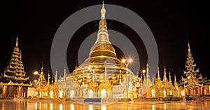 Por la noche, Birmania 