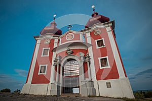 Panoráma vrcholovej časti alebo záver Banskoštiavnickej kavalérie na strednom Slovensku v popoludňajších hodinách. Malebný barok