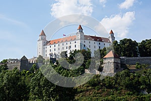 Panoramatický pohľad na známu pamiatku slovenska Bratislavský hrad