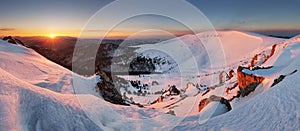 Panorama zimní hory, Slovensko zamrzlá krajina