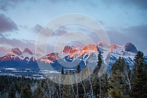 Panoramatic view of mountain range above town of Canmore in Canada