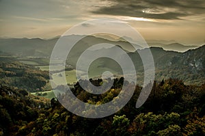 Panoramatický jesenný pohľad zo Súľovských skál - súľovské skaly - Slovensko