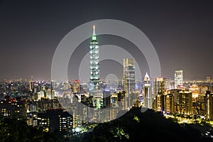 Panoramic cityscape of Taipei skyline and Taipei 101 Skyscraper in Taipei, Taiwan.