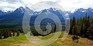 Panoramic landscape - wonderful canadian landscape: Travelling the Icefields Parkway in Banff and Jasper Nationalpark