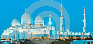 Panoramic view of Abu Dhabi Sheikh Zayed Mosque by night