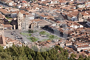 Panoramic view of the city of Cuzco, with a clear blue sky