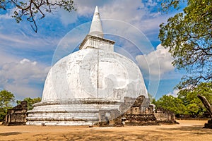 Panoramic view at the Kiri Vihara stupa in Polonnaruwa - Sri Lanka