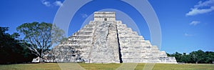 A panoramic view of the Mayan Pyramid of Kukulkan (also known as El Castillo) and ruins at Chichen Itza, Yucatan Peninsula, Mexico