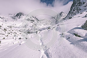 Panoramatický výhľad na Tatry na Slovensku pokryté snehom