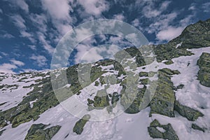 Panoramatický výhled na Tatry na Slovensku pokryté sněhem