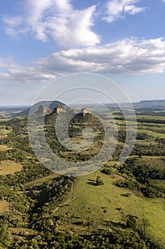 Panorámico de tres piedras conectar piedra 