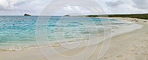 Panoramic view of white sand beach of Gardner bay