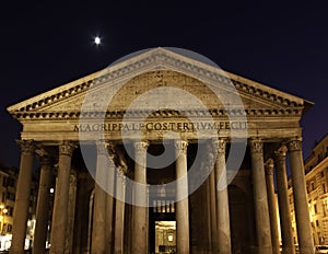 Panteón v noci rím 
