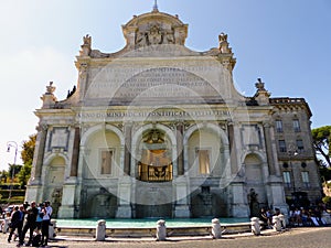 in Paola water fountain with weddings photographers to the Gianicolo to Rome in Italy.