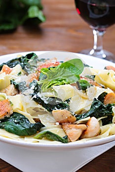 Papardelle with the chicken and with the spinach