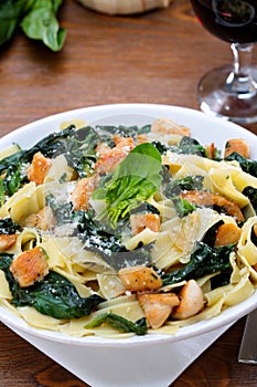 Papardelle with the chicken and with the spinach