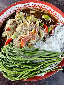 papaya salad with vegetables and spices, somtum