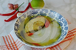 Papeda ikan kuah kuning