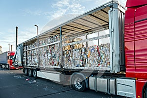 Paper and cardboard for recycling .