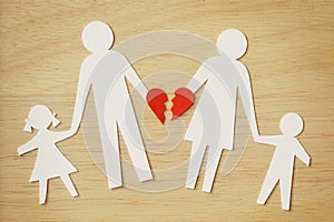 Paper chain family cut-out with broken heart - Divorce and broke