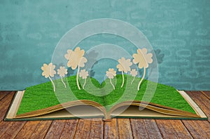 Paper cut of Four leaf clover