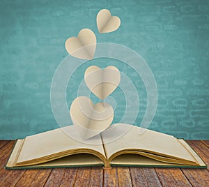 Ridurre da cuore sul un libro 