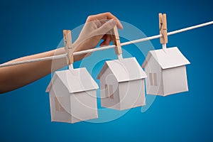 Paper houses on line