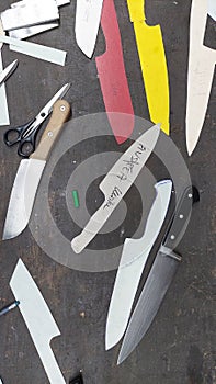 paper patterns to make kitchen knifes among knives