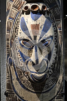 Papua wood mask statue
