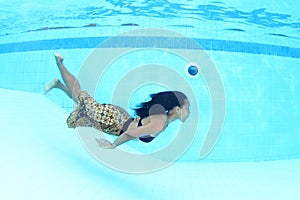 Papuan woman swimming in pool