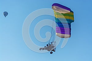 Para motor glider and hot air balloon flaying