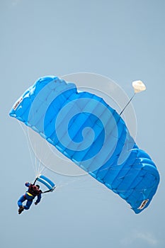 Parachute jumper