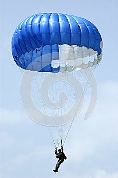 Parachutist photo