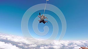 Parachutist tandem jumping