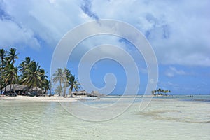 Paradisaical beach in San Blas archipelago, PanamÃÂ¡