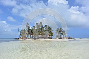 Paradisaical beach in San Blas archipelago, PanamÃÂ¡ photo