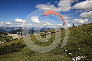 Paragliding, Hallstatter See, Scenery around the mountain Hoher Krippenstein, Salzkammergut, Salzburg, Austria