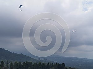 paragliding in puncak bogor cold and cloudly