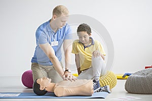Paramedic showing first aid exercises
