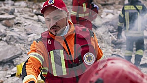 Paramedic speaking with colleagues after earthquake