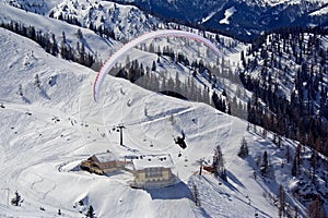 Paratrooper in austria alpen