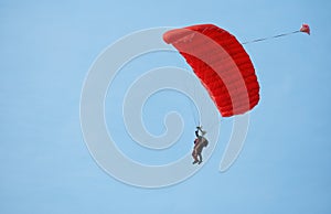 Paratrooper instructor with pupil in the sky under red dome