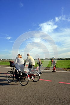 Parents with bikes and children with rollerblades