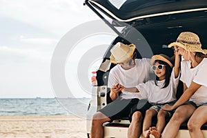 Parents and children travel in holiday at sea beach