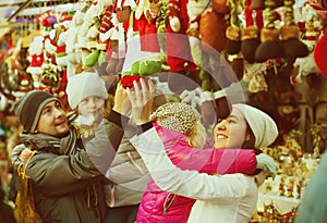 Parents with kids at X-mas market