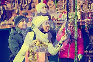 Parents with kids at X-mas market