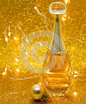 parfume Dior gold bokeh background bolls glitter