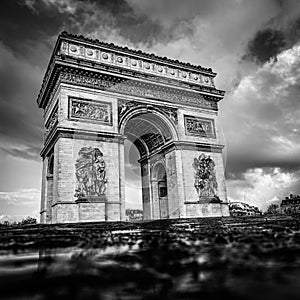 Paris, arc de triomphe, cloudy day